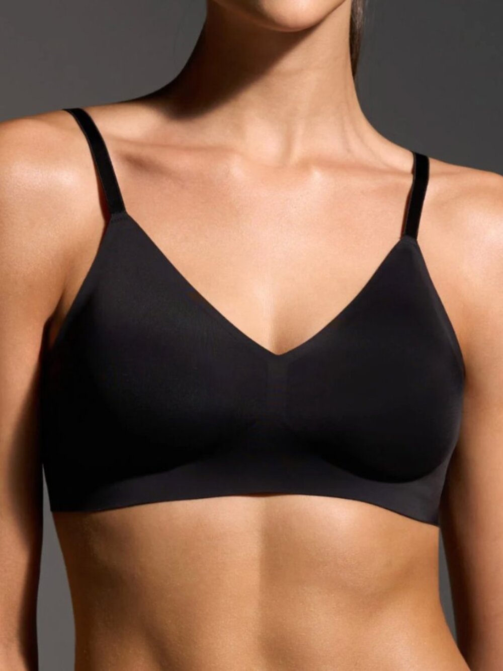 EBY Relief Bra Black Seamless Wireless Molded Adjustable Stretch Size MD